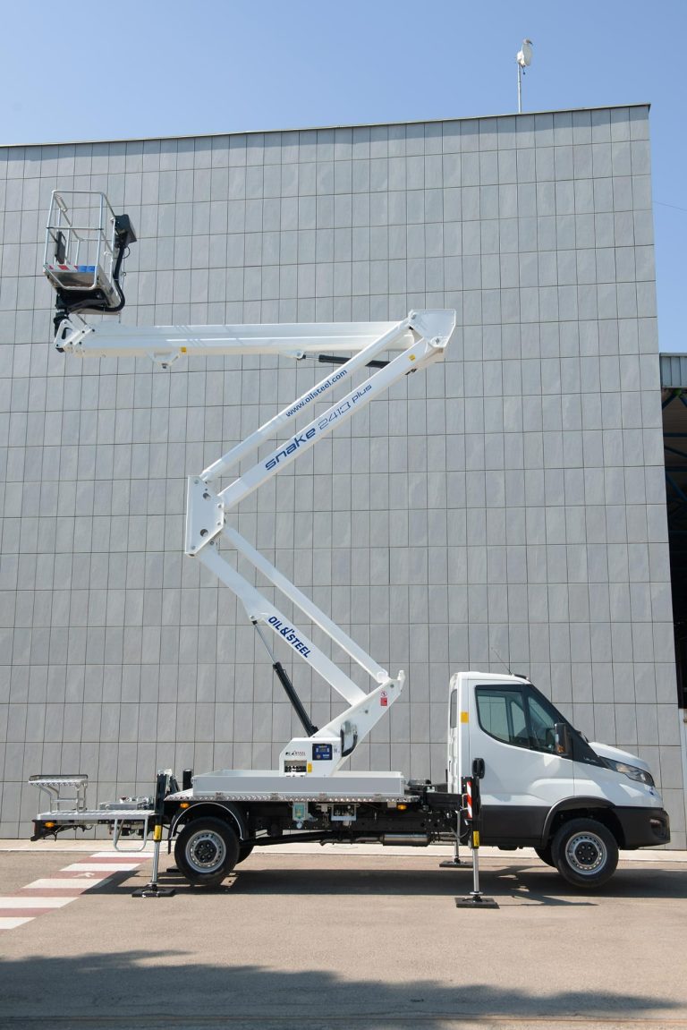 Snake 2413 Plus sur Iveco Snake 2413 Plus sur Iveco